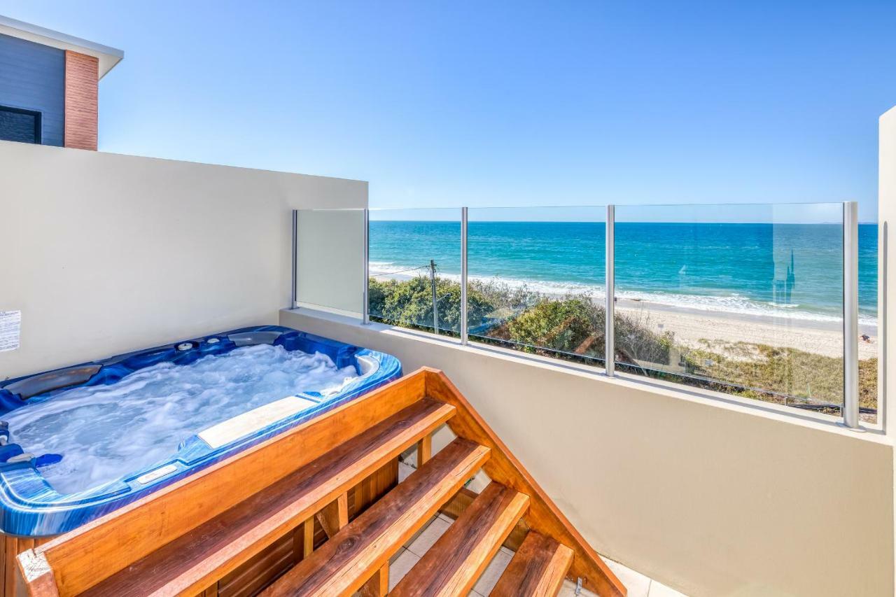 On The Beach Resort Bribie Island Woorim Exterior photo